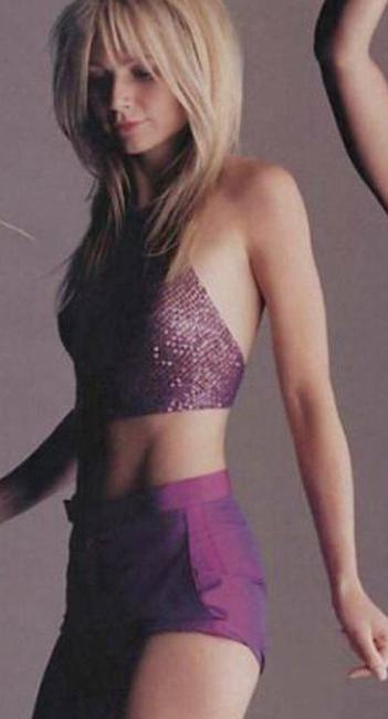 15P Celebrity Gwyneth Paltrow totally nude body and sexy posing