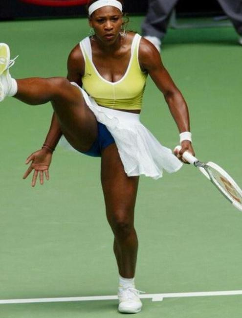 15P Serena Williams see thru hard nipples and lovely ass
