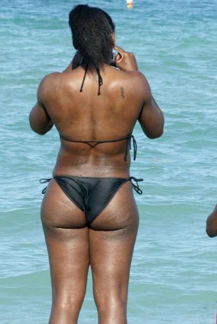 15P Serena Williams see thru hard nipples and lovely ass