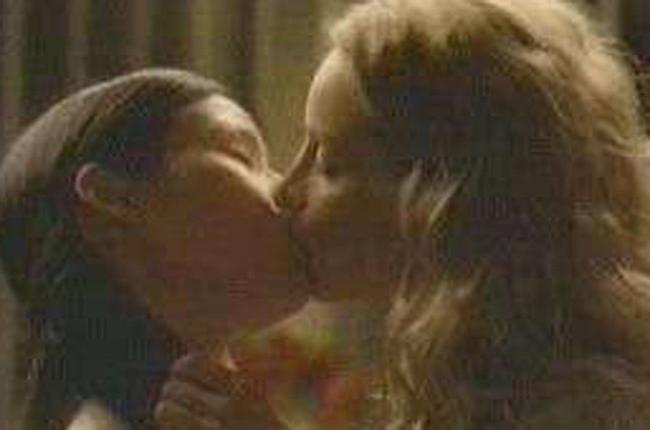 16P Strip celeb Lucy Liu lesbian kiss and sexy perky tits