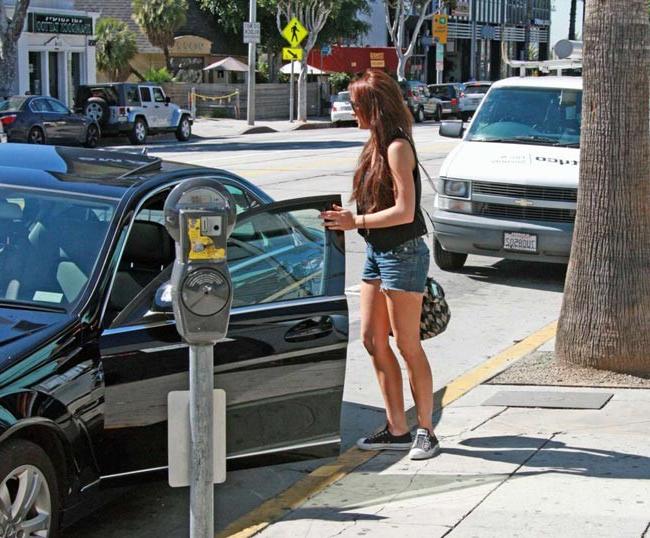 15P Celebrity babe Lindsay Lohan nude boobs and lovely ass