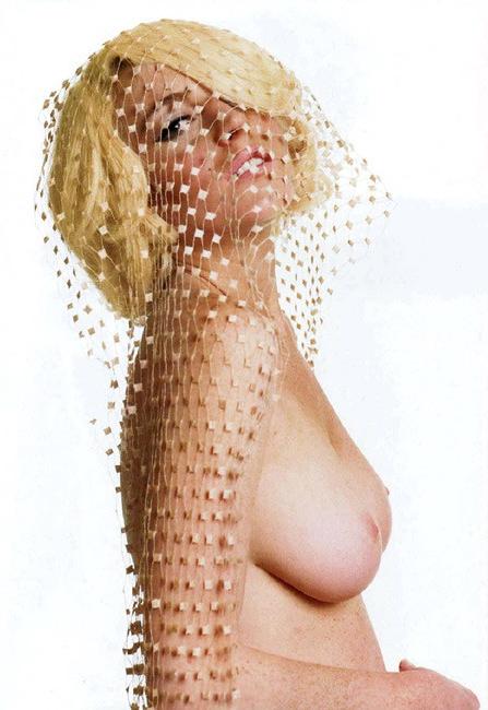 15P Celebrity babe Lindsay Lohan nude boobs and lovely ass