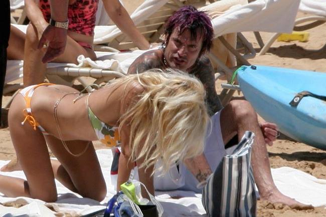 15P Pamela Anderson sexy thongs and lovely nipple slip