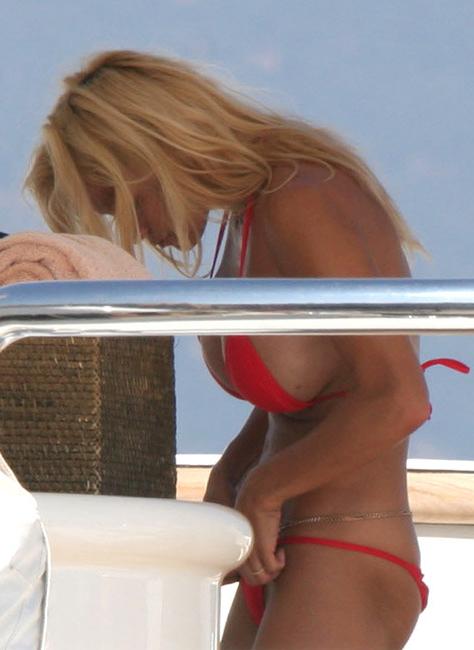 15P Pamela Anderson sexy thongs and lovely nipple slip