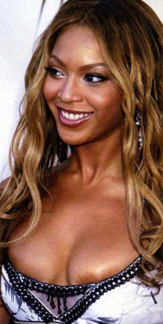 15P Beyonce Knowles nipple slip sexy ass and flashing pussy