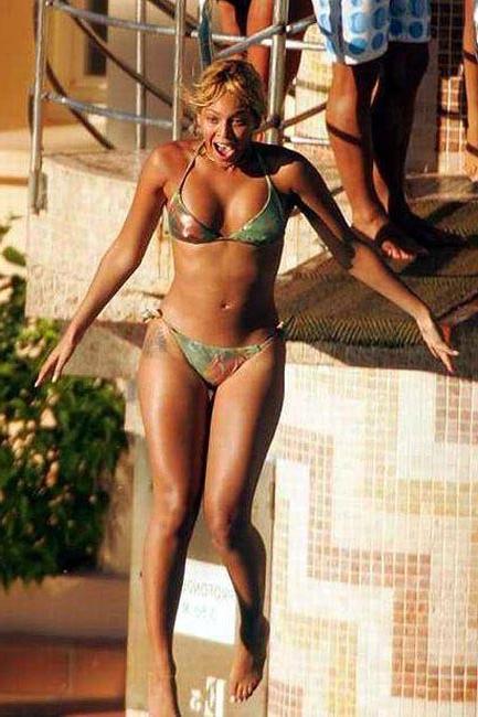15P Beyonce Knowles nipple slip sexy ass and flashing pussy