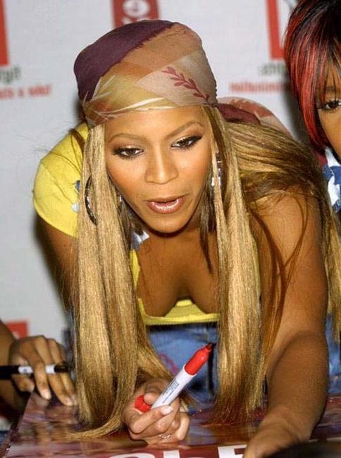 15P Beyonce Knowles nipple slip sexy ass and flashing pussy