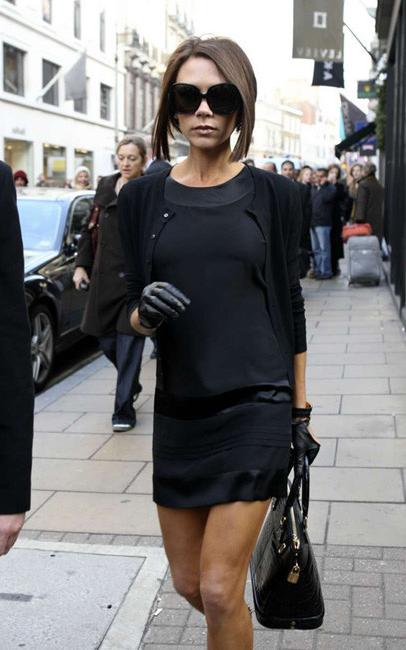 15P Victoria Beckham lovely ass and hard nipples