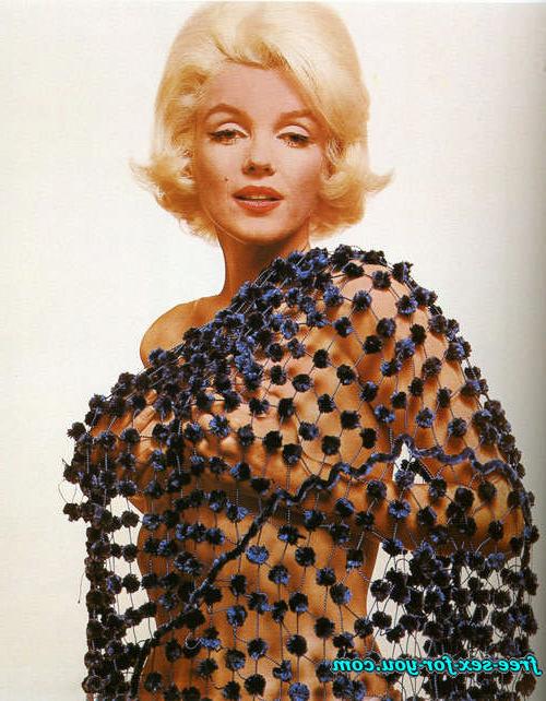 16P Marilyn Monroe showing her nice tits in see thru and posing nude