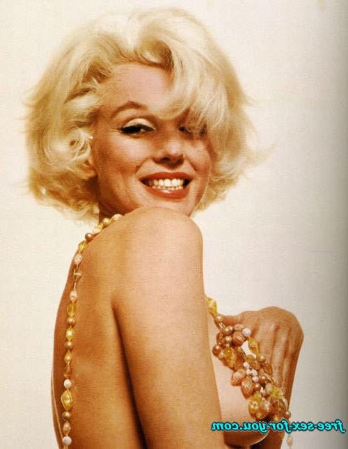 16P Marilyn Monroe showing her nice tits in see thru and posing nude