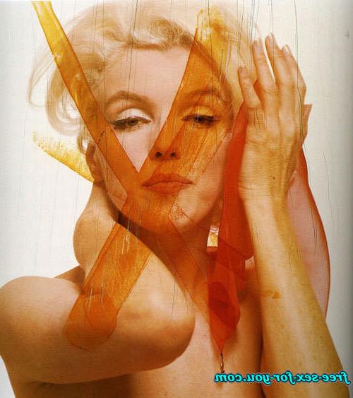 16P Marilyn Monroe showing her nice tits in see thru and posing nude