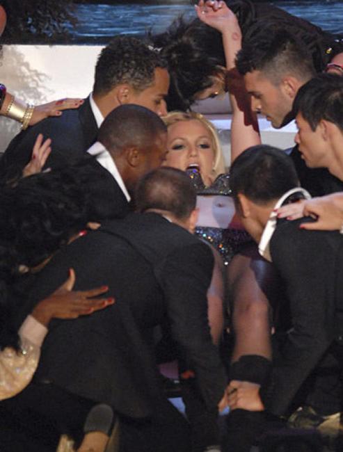 15P Celebrity Britney Spears lesbian kiss and sexy legs