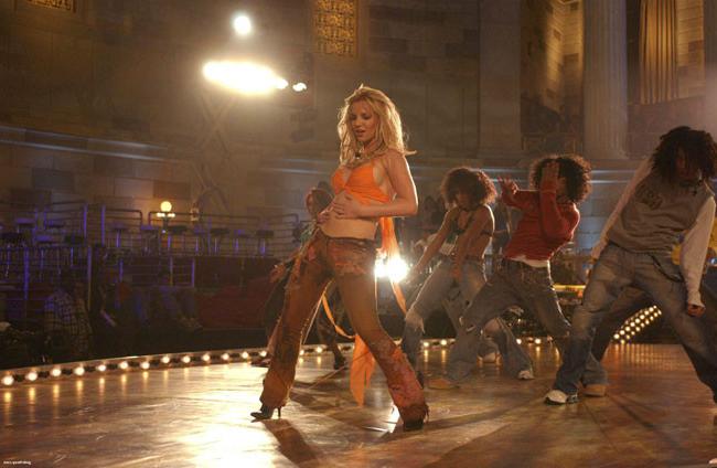15P Celebrity Britney Spears lesbian kiss and sexy legs