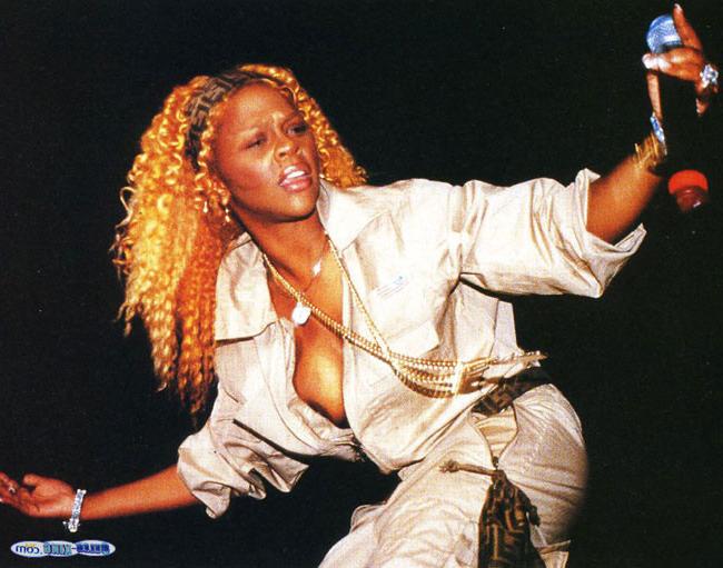 15P Celebrity Lil Kim fantastic nipple slip