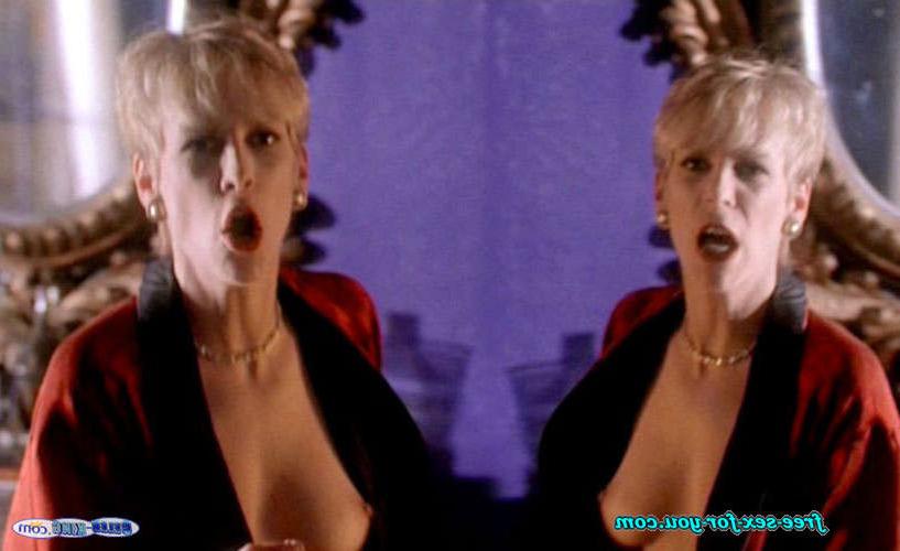 16P Jamie Lee Curtis showing her nice tits in nude movie scenes
