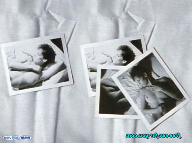 16P Jamie Lee Curtis showing her nice tits in nude movie scenes