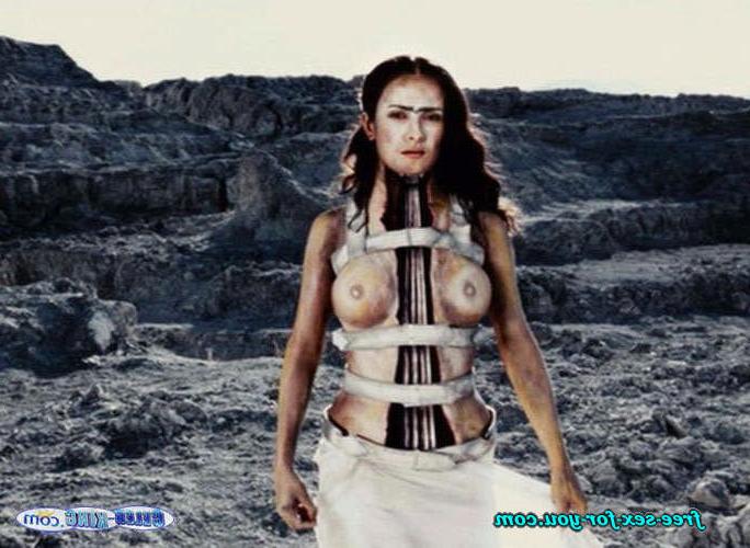 16P Salma Hayek showing her nice big tits in nude movie scenes