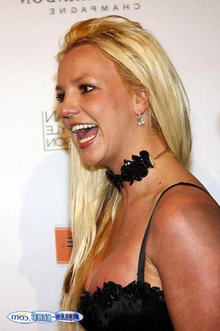 15P Britney Spears paparazzi shaved pussy and hot tits
