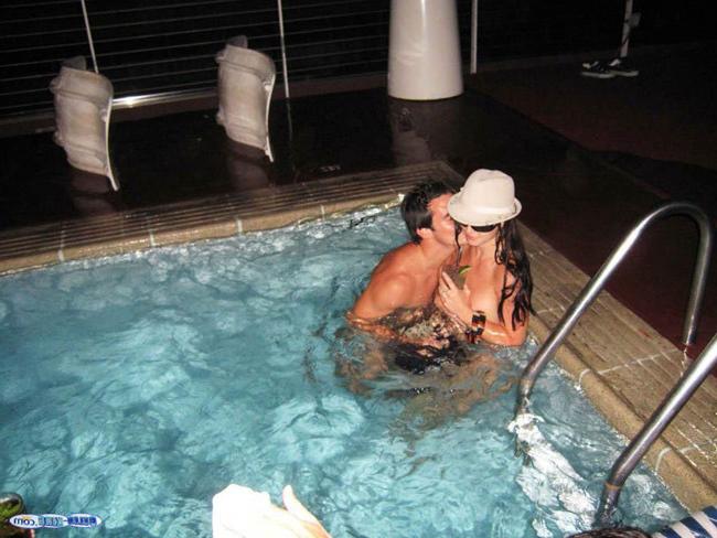 15P Britney Spears paparazzi shaved pussy and hot tits