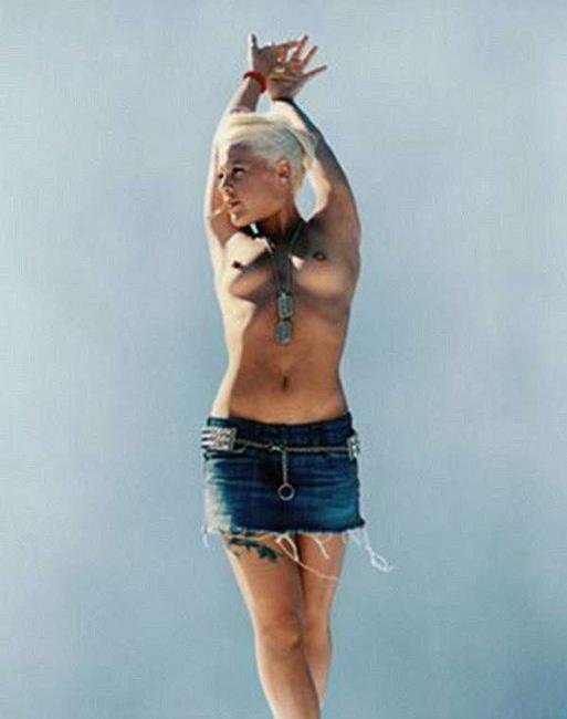 16P Celebrity star Pink exposing hot nude boobs