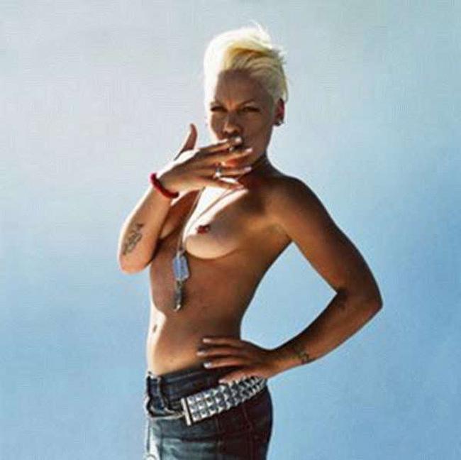 16P Celebrity star Pink exposing hot nude boobs