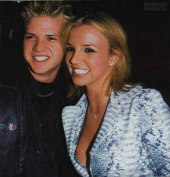 16P Britney Spears nice ass and nipple slip