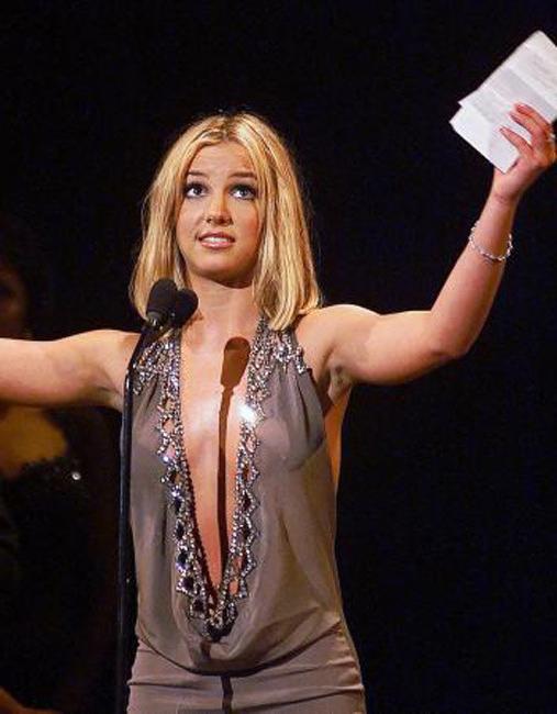 16P Britney Spears nice ass and nipple slip