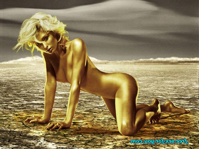 16P Paris Hilton posing nude in gold and shows pussy and tits