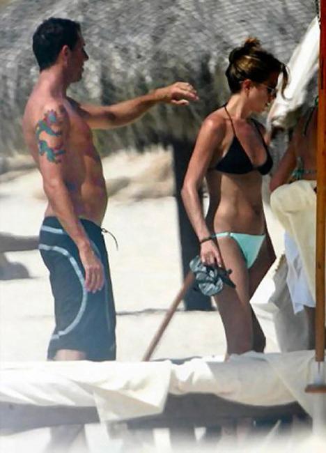 16P Celebrity star Jennifer Aniston shows nude tits