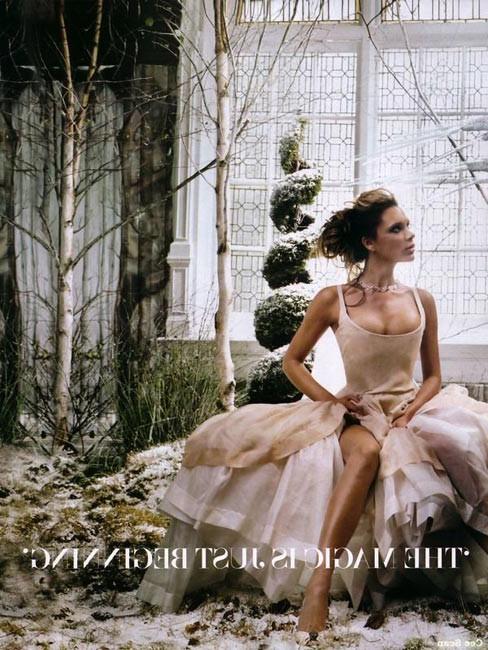 16P Celebrity singer Victoria Beckham posing very sexy