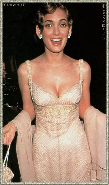 15P Celebrity actress Winona Ryder showing hot boobs