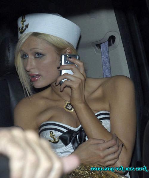 16P Paris Hilton zeigt Paparazzi ihre Muschi und ihre frechen Titten