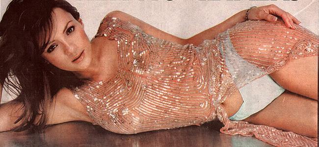 16P Fantastic celebrity babe Martine McCutcheon nude boobs
