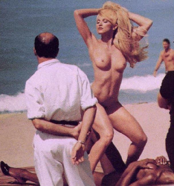 15P Celebrity star Madonna showing nude body