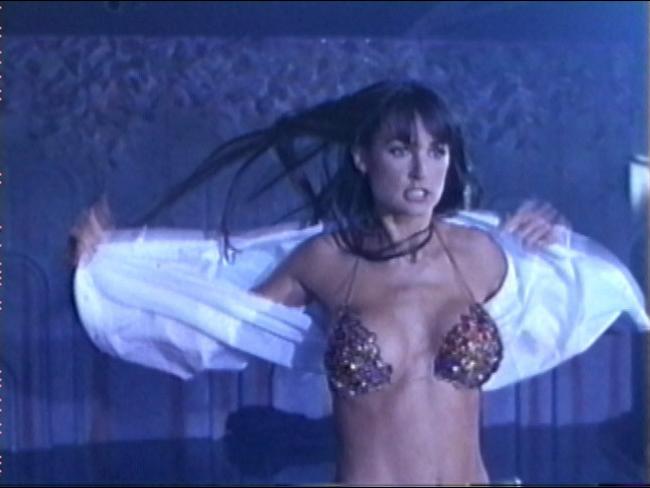 16P Celebrity Demi Moore exposing her perfect body