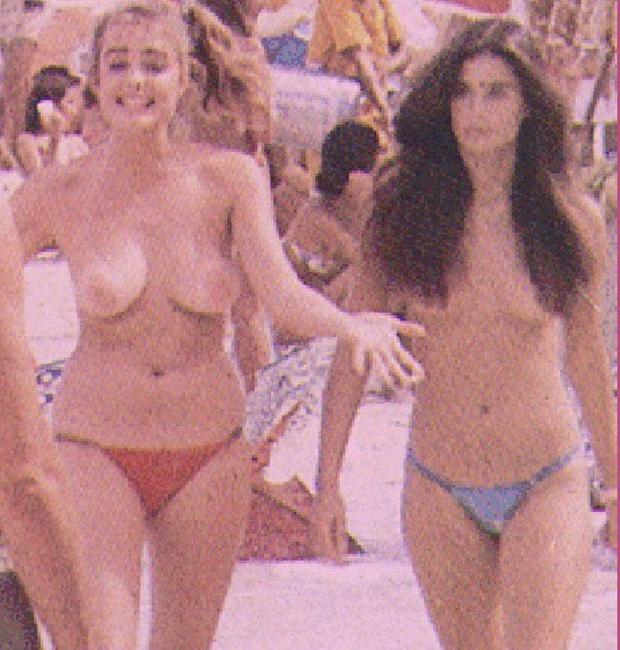 16P Celebrity Demi Moore exposing her perfect body