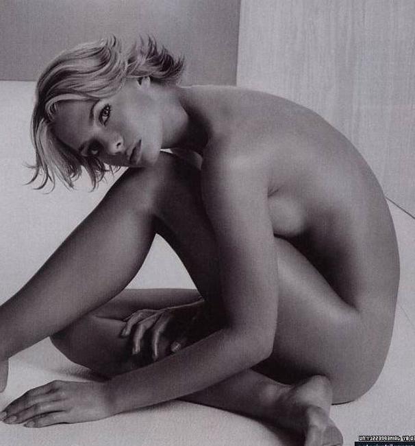 15P Celebrity Jaime Pressly exposing her perfect ass