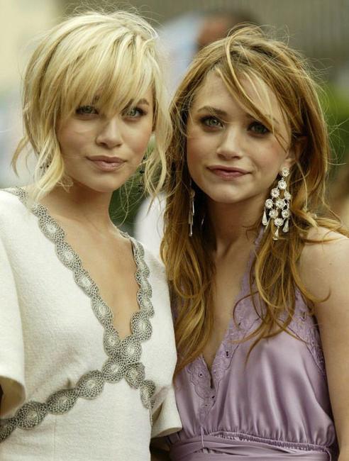 15P Celebrity Olsen Twins looking very sexy and hot