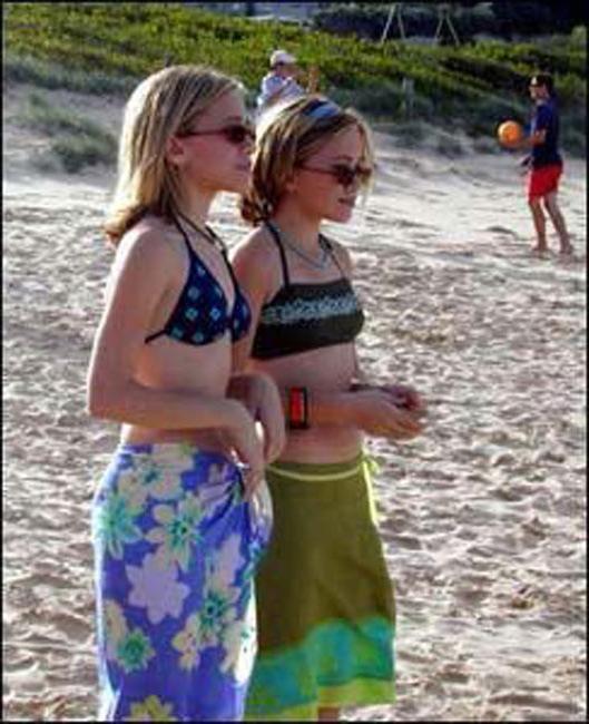 15P Celebrity Olsen Twins looking very sexy and hot