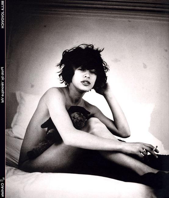 16P Celeb star Milla Jovovich showing nude perky tits