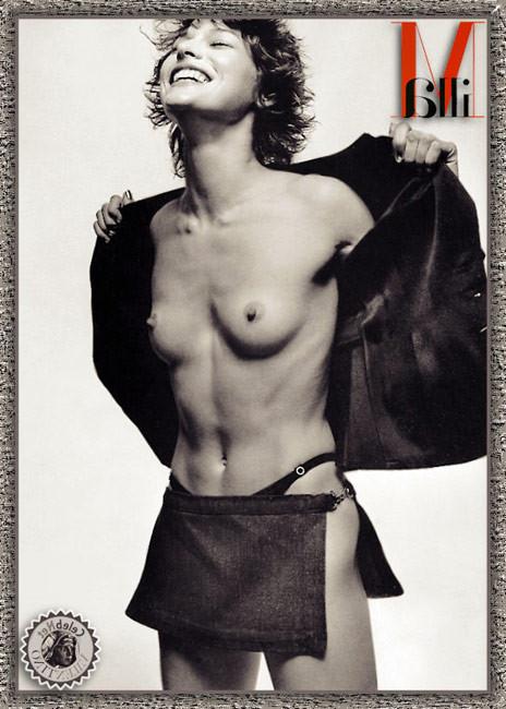 16P Celeb star Milla Jovovich showing nude perky tits