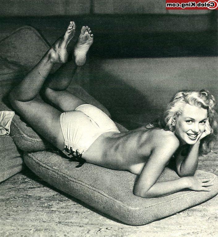 16P marilyn monroe naked