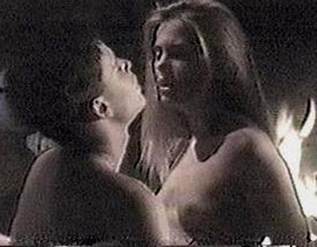 16P Celebrity star Nicole Eggert showing lovely nude boobs