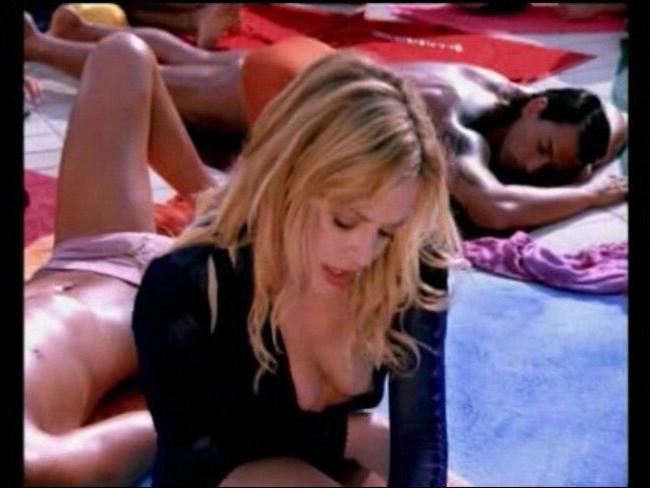 16P Celebrity singer Kylie Minogue showing nude perky tits