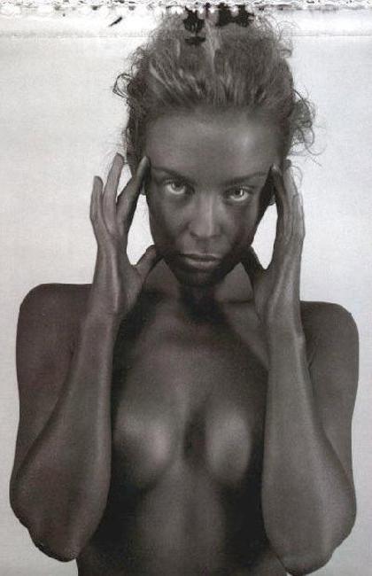 16P Celebrity singer Kylie Minogue showing nude perky tits