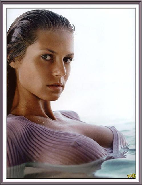 16P Exotic celeb Heidi Klum exposing her hard nipples