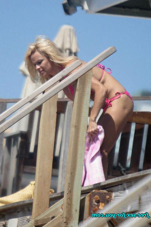 16P Pamela Anderson showing her big tits and walking in mini skirt