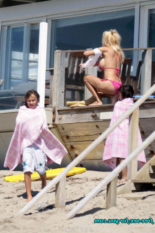 16P Pamela Anderson showing her big tits and walking in mini skirt