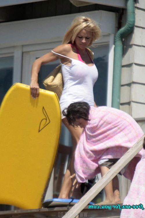 16P Pamela Anderson showing her big tits and walking in mini skirt