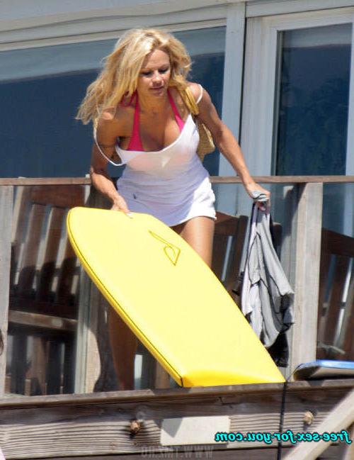 16P Pamela Anderson showing her big tits and walking in mini skirt